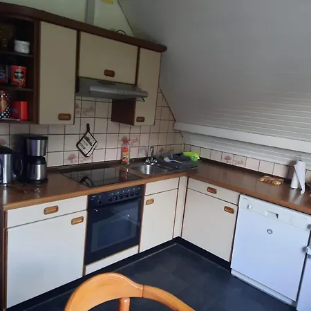 An Der Schusteracht Dachgeschoss Und Souterrain