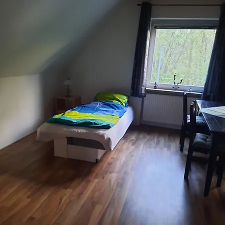 An Der Schusteracht Dachgeschoss Und Souterrain *